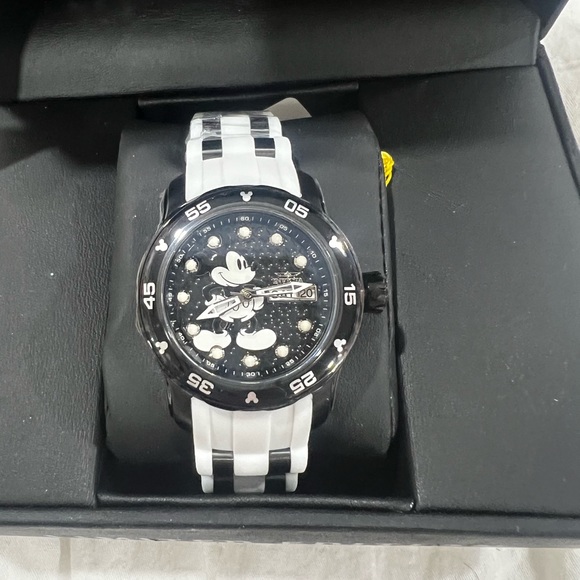 Limited Edition Minnie Mouse Invicta Watch - Picture 1 of 9